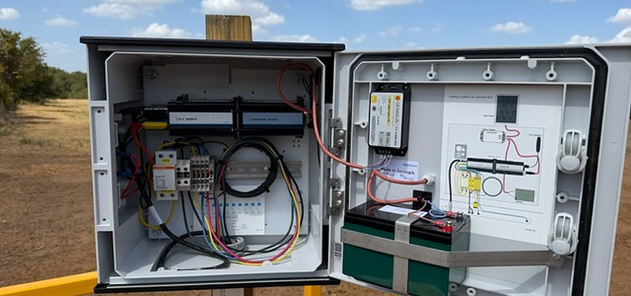 Remote monitoring unit installed in an enclosure